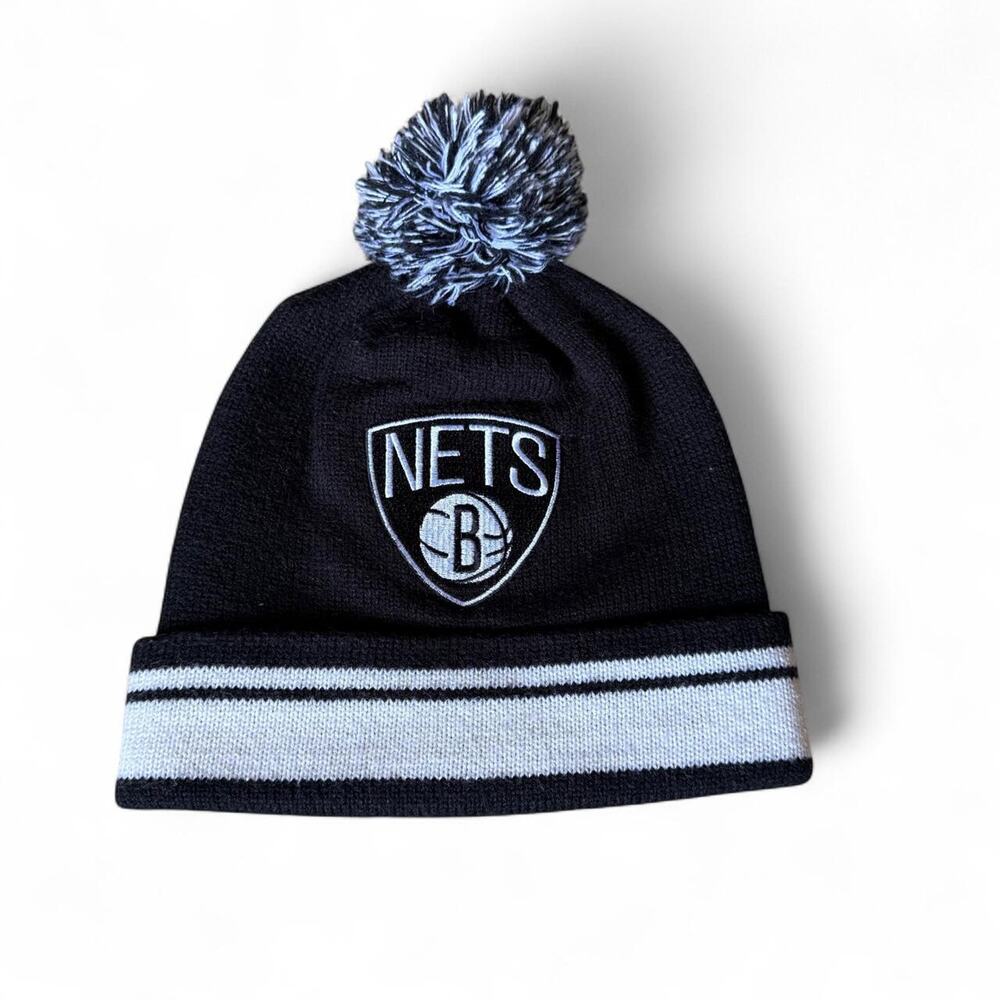 MITCHELL & NESS Brooklyn Nets Pom Pom Beanie